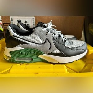 Nike Air max Excee Low Black Gorge Green. gently used.
